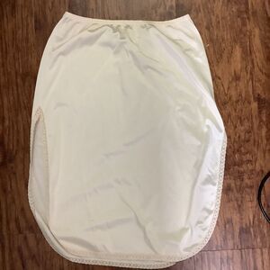 Vintage Vanity Fair Women's Cream Lace Side Slit Half Slip Size SML L‎